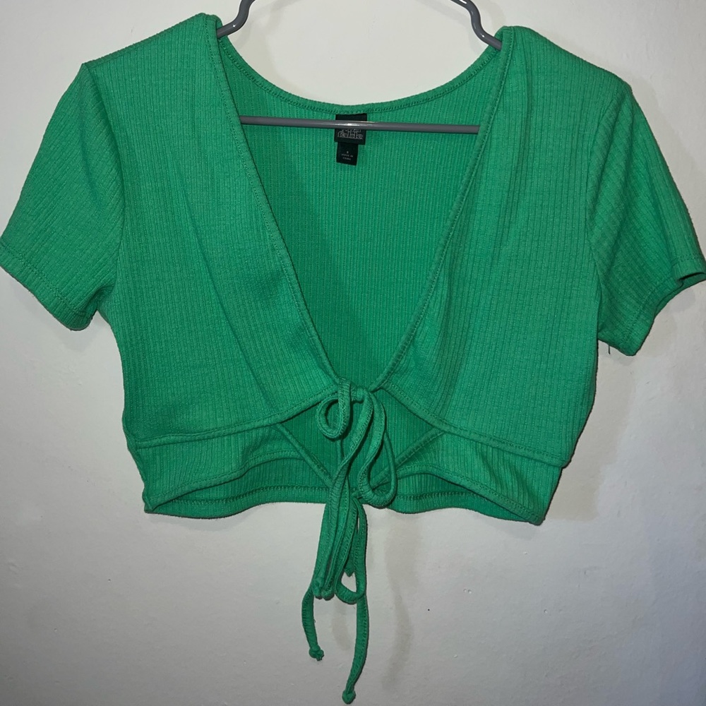 Green cropped top